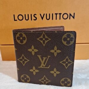 Clean Louis Vuitton $900 Wallet